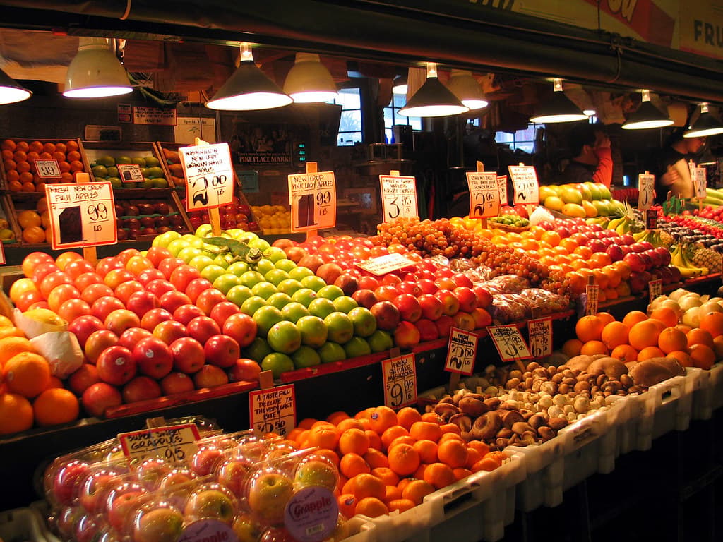 Marché de fruits colorés